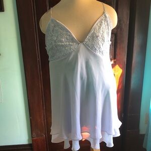 Secret Treasures 2X negligée light blueish purple/ lace floral bodice overlay